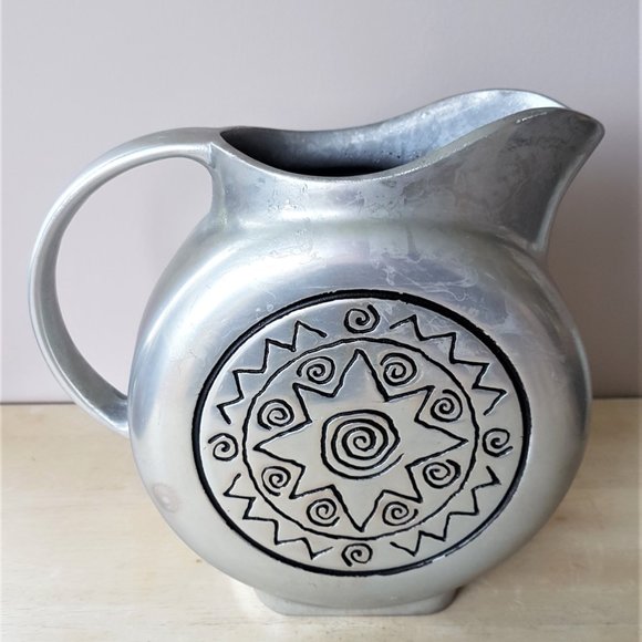 Pewter Wilton Armetale water pitcher. - Picture 3 of 5